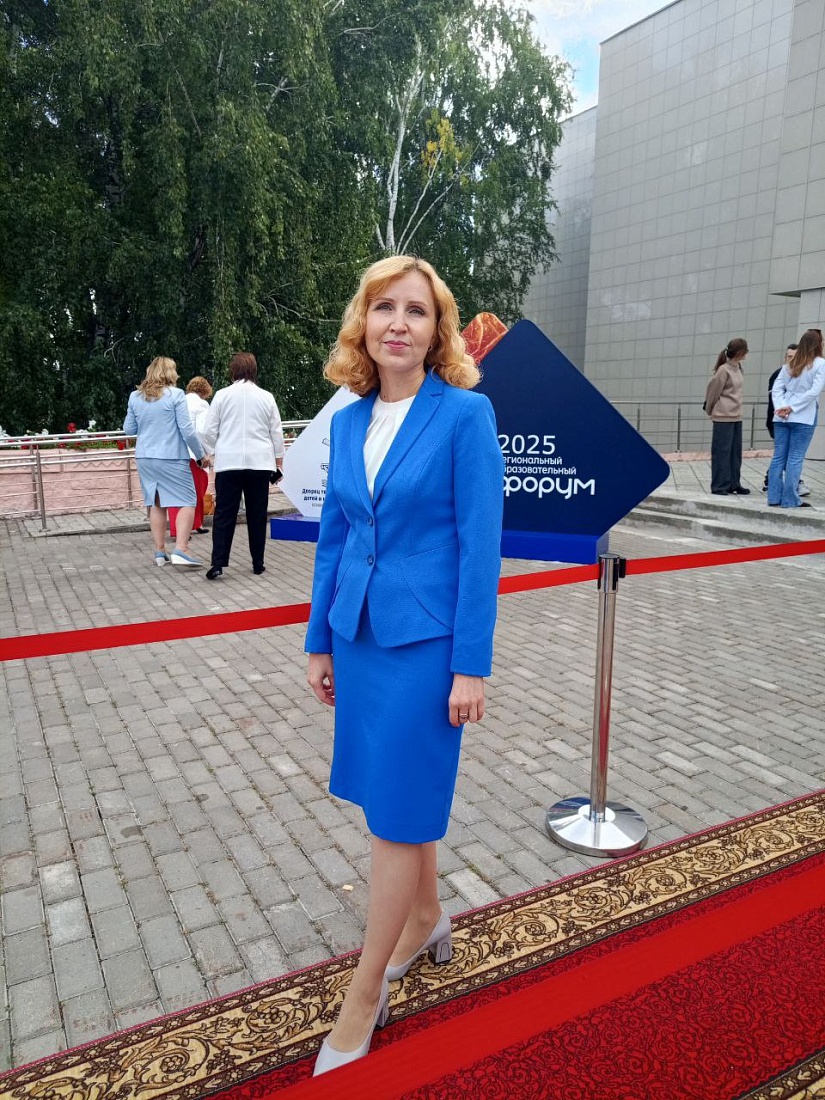 ﻿﻿Представители Ульяновского фармацевтического колледжа приняли участие в августовском форуме «Образование: направления Победы»